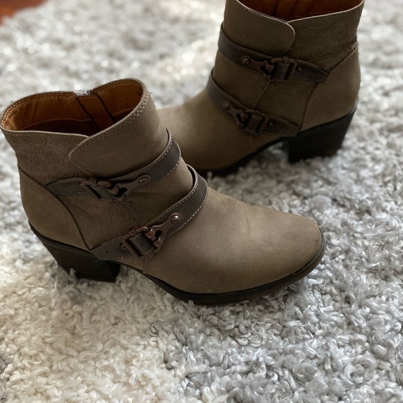 Size 8 western style ankle boots - Picture 2 of 7